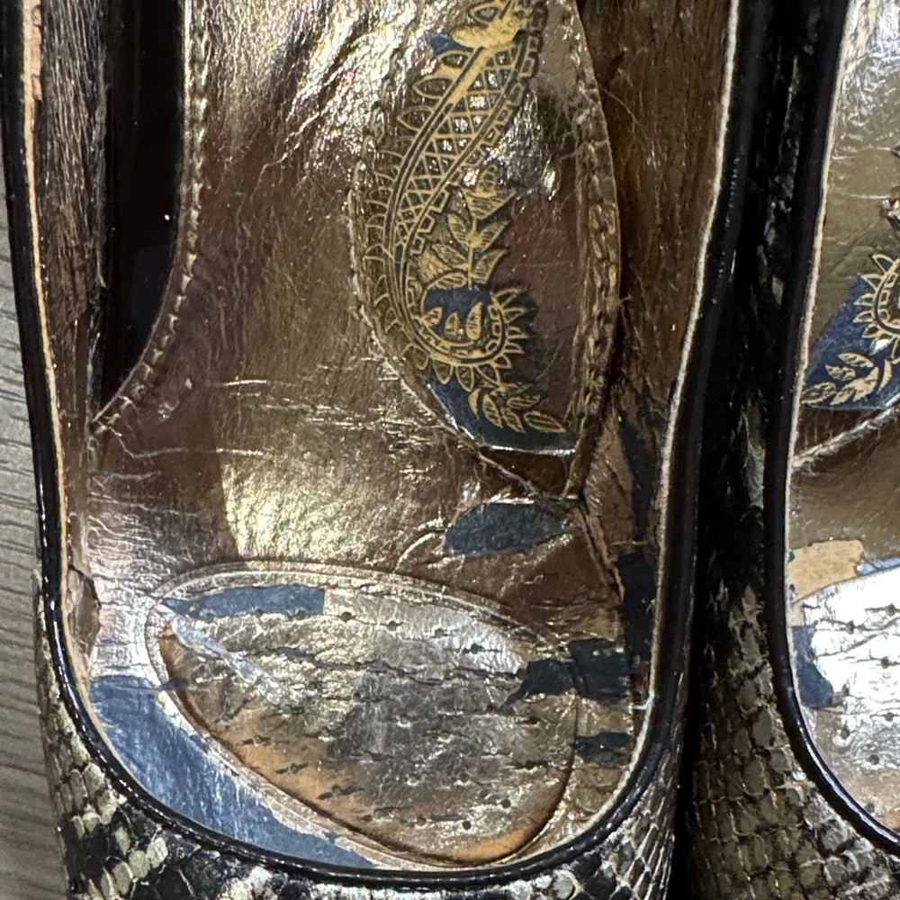 Sofft Women's Elegant Black and Gold Snake print Heels
